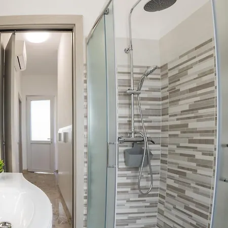 Vakantiehuis Harmony House By Interhome Porto Valtravaglia
